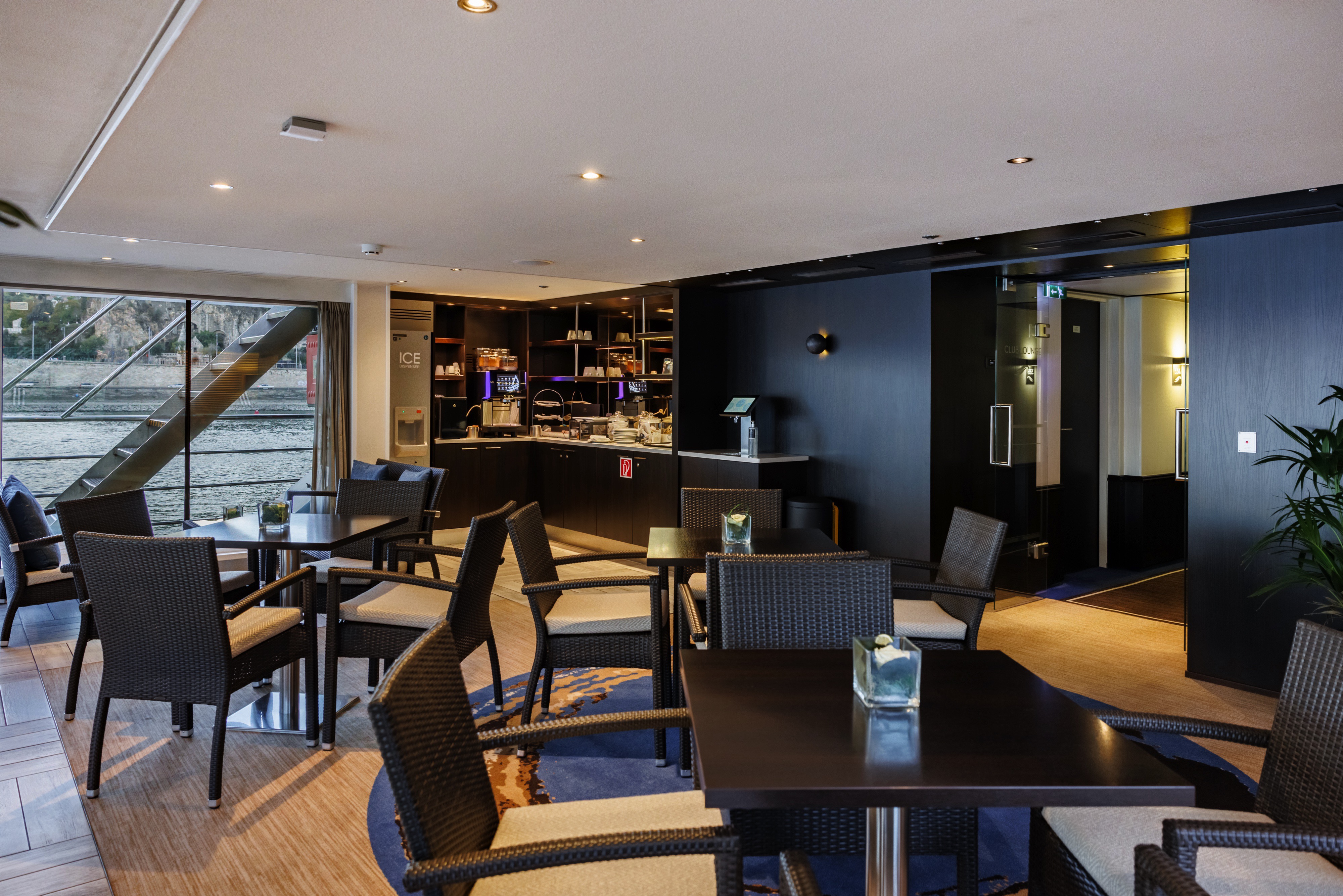 Avalon Illumination - Club Lounge